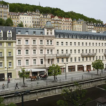 ホテル Kolonada 4*