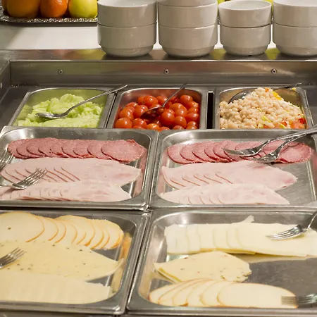 ホテル Kolonada 4*